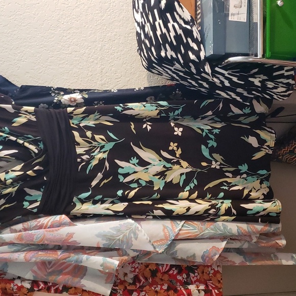 Lovely 'Studio I' Dress. Size 12 - Picture 6 of 6